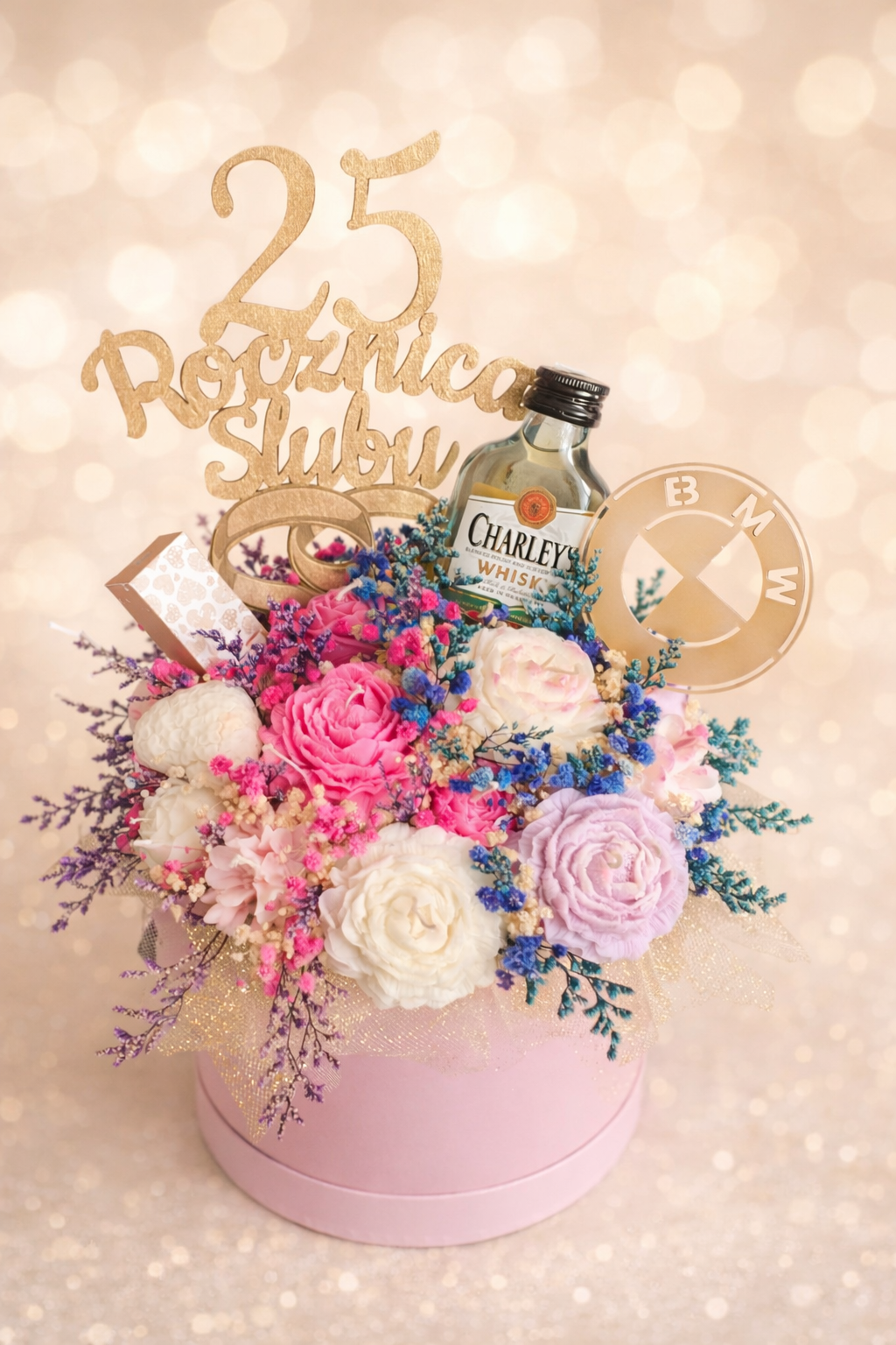 Flowerbox rocznicowy z perfumetką i alkoholem – 15 świec sojowych