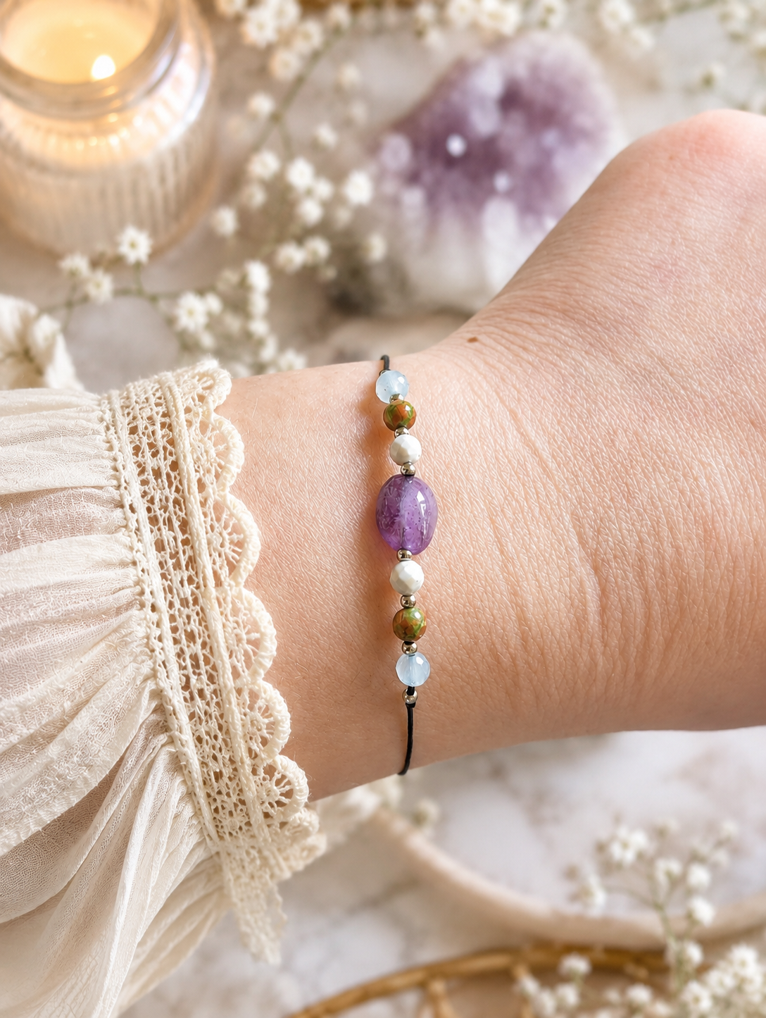 Bransoletka z Kamieni Naturalnych Akwamaryn Howlit Unakit Ametyst na Czarnej Gumce – Handmade